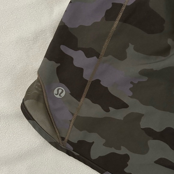 Lululemon Hotty Hot shorts - Picture 2 of 3